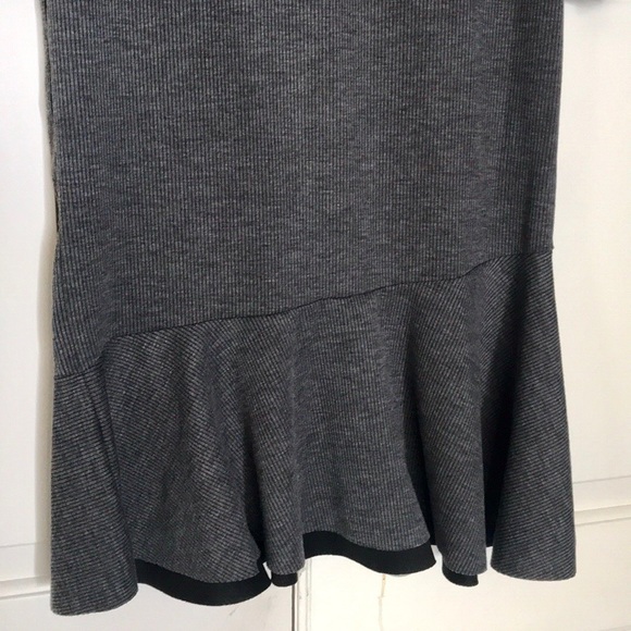 Coeur de vague long sleeve grey dress. - Picture 6 of 8